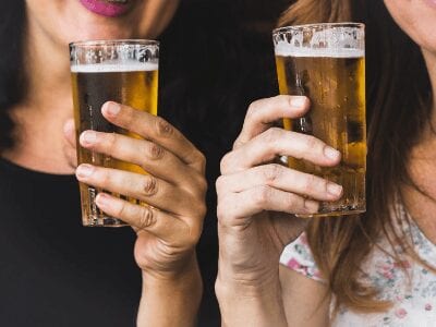 40 frases de cerveja para se deliciar e compartilhar com os amigos
