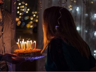 50 frases de aniversário atrasado para se desculpar pelo esquecimento