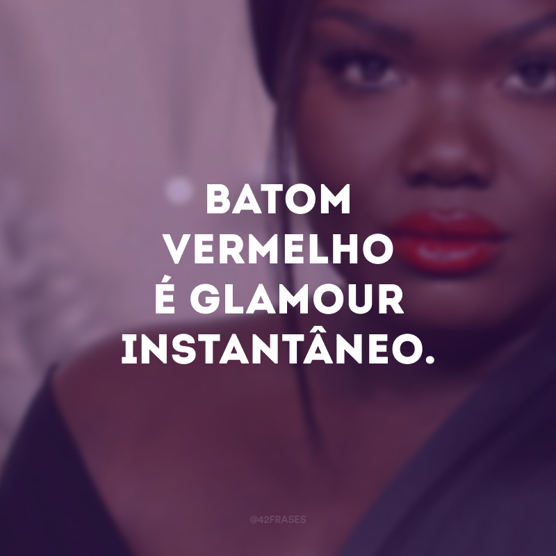 Batom vermelho é glamour instantâneo.