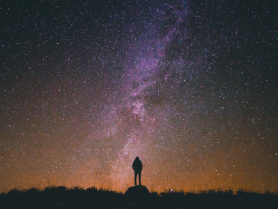 50 frases sobre estrelas que te farão sentir o infinito do universo