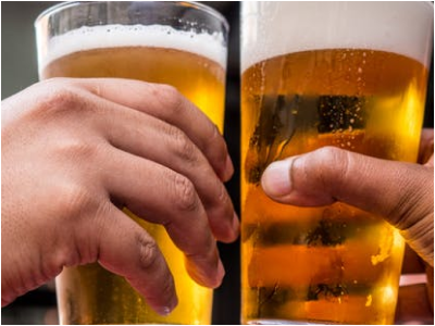 40 frases de sexta-feira com cerveja para aproveitar o happy hour