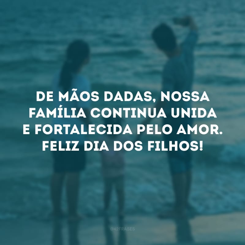 De mãos dadas, nossa família continua unida e fortalecida pelo amor. Feliz Dia dos Filhos!