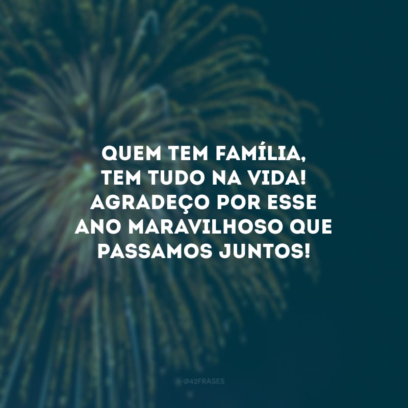 Quem tem família, tem tudo na vida! Agradeço por esse ano maravilhoso que passamos juntos! Muita prosperidade e amor para todos. Boas Festas!