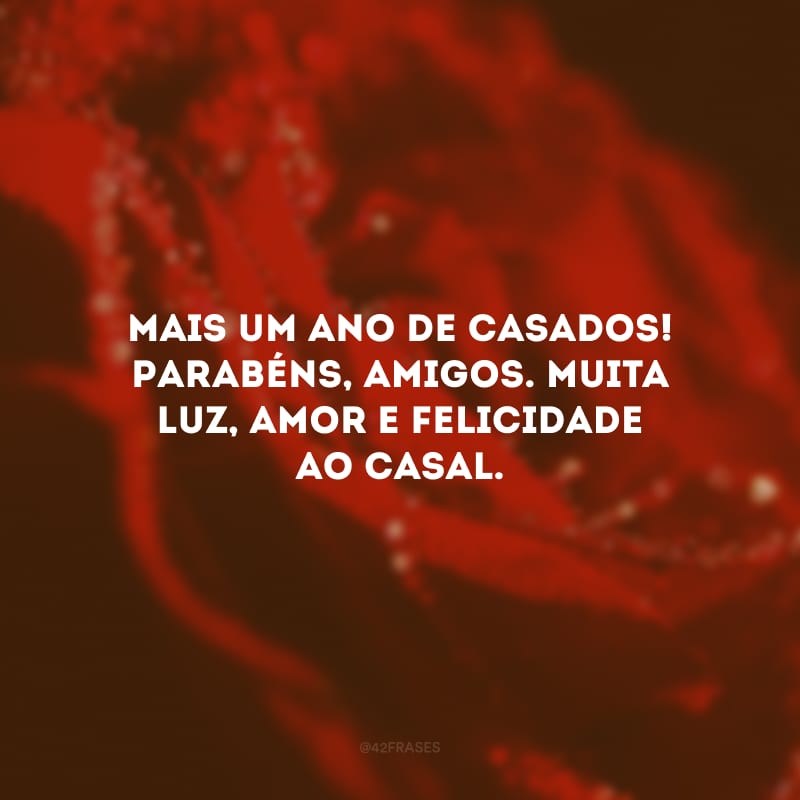 Mais um ano de casados! Parabéns, amigos. Muita luz, amor e felicidade ao casal.