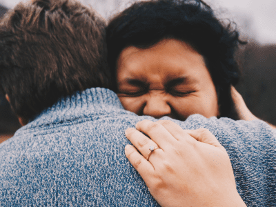 40 frases de Dia do Abraço que revelam a beleza desse gesto