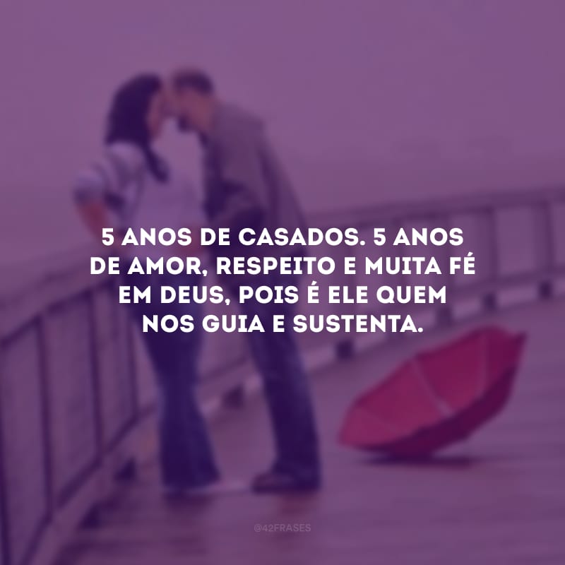 5 anos de casados. 5 anos de amor, respeito e muita fé em Deus, pois é Ele quem nos guia e sustenta. 