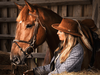 40 frases de cowgirl para curtir o lado sertanejo da vida