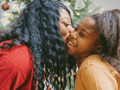 60 frases de mãe de menina que mostram a beleza dessa relação