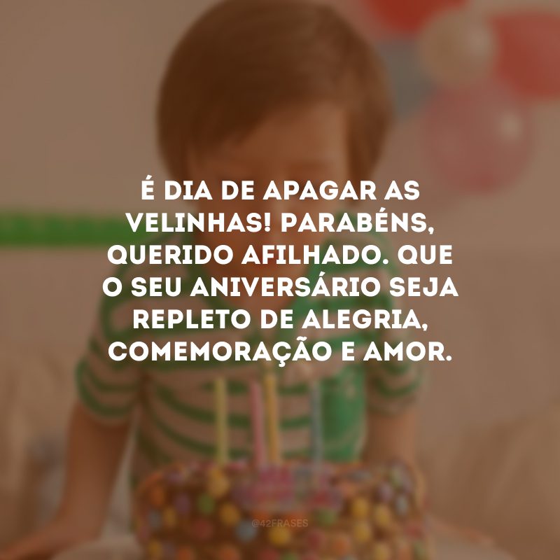 É dia de apagar as velinhas! Parabéns, querido afilhado. Que o seu aniversário seja repleto de alegria, comemoração e amor.