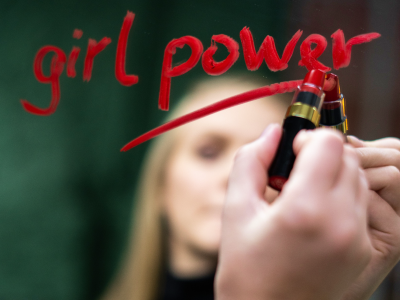 40 frases girl power que reafirmam o tamanho da sua força feminina
