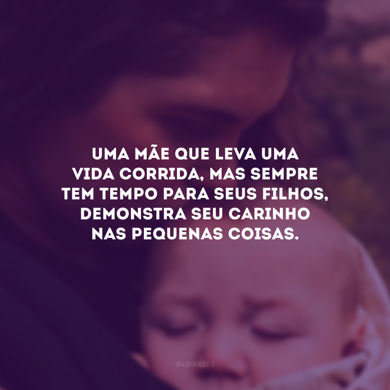 Uma mãe que leva uma vida corrida, mas sempre tem tempo para seus filhos, demonstra seu carinho nas pequenas coisas.