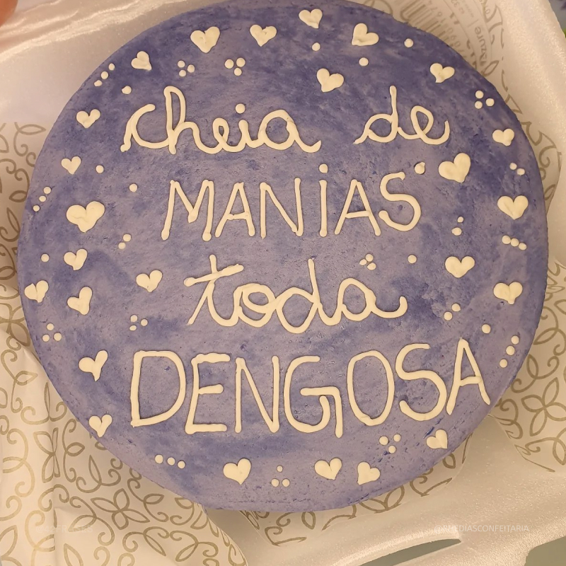 Cheia de manias, toda dengosa!   